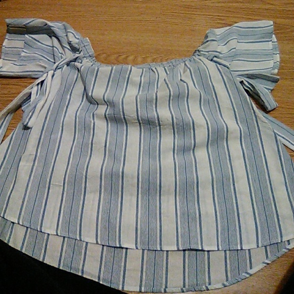 Off shoulder Top Rue21 - Picture 2 of 3